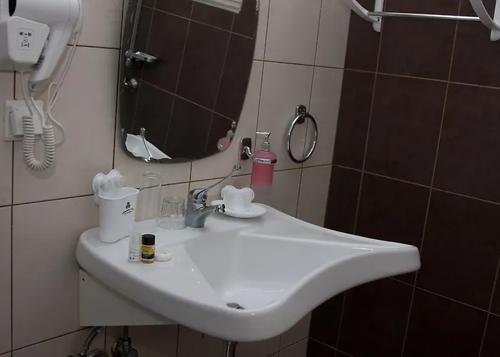 Thea - & Lägenhetshotell 3*